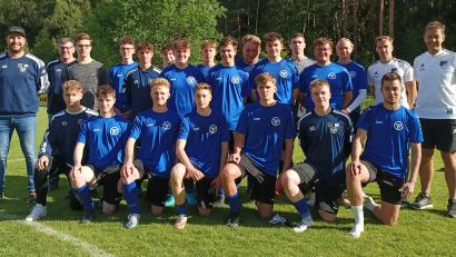 Bild: mez
Die Kicker der Spielgemeinschaft aus SV Immenreuth, SV Kulmain und SSV Kirchenpingarten sind A-Jugend-Meister in der Kreisklasse des Spielkreises Amberg/Weiden.