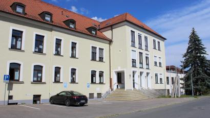 Archivbild: pko
Das ehemalige Krankenhaus in Neunburg vorm Wald soll verkauft werden. Der Landkreis hat die Immobilie im Amtsblatt ausgeschrieben.