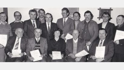Bild: CSU Wurz/exb
Die erste Mitgliederehrung der CSU Wurz 1987 mit dem Landtagsabgeordneten Hans Lukas (stehend, Fünfter von links).