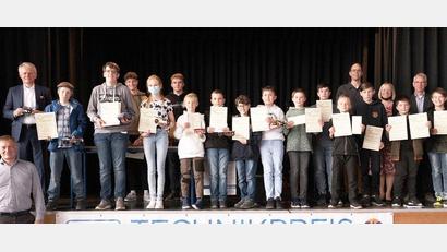 Bild: Andreas Fröhlich/exb
Schon zum 19. Mal fand am Johann-Andreas-Schmeller-Gymnasium Nabburg der EMZ-Technikwettbewerb statt. Unser Bild zeigt die Sieger nach der Preisverleihung.