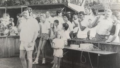 Archivbild: Archiv TSV Detag Wernberg
Ein Bild aus der Kindheit des Vereins. 65 Jahre später wird im Hintergrund der "VIP-Raum" stehen, das Vereinsheim des TSV Detag Wernberg.