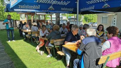 Bild: Cornelia Stahl/exb
Eingekehrt wurde im Biergarten des Gasthofs „Alm“.