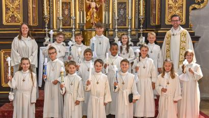 Bild: Siegfried Niebler/exb
Diese Gruppe feierte im ersten von zwei Gottesdiensten in St. Marien ihre Erstkommunion.