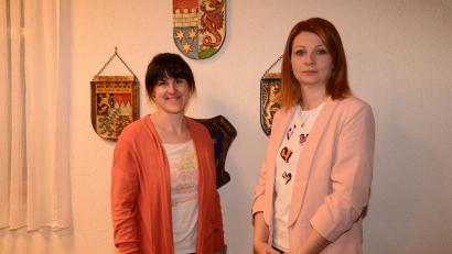 Bild: bey
Christine Maurer (links) ist neue Jugendbeauftragte in Georgenberg. Der Gemeinderat stimmte der Übertragung dieser Aufgabe an die Ratskollegin einstimmig zu.