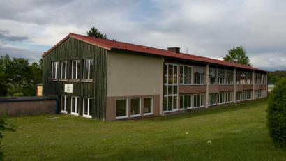 Bild: sfo
Auf dem Dach der Grundschule Falkenberg soll möglicherweise eine Photovoltaik-Anlage installiert werden.