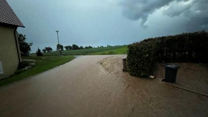 Bild: dob
Die Straßen Oberlinds wurden zu richtigen Bächen.