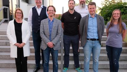 Bild: do
Geschlossen bestätigt wurde das Führungsteam des Fördervereins mit Vorsitzendem Andreas Wagener (Dritter von links) und zweiter Vorsitzender Hildegard Tretter (links). Neu dabei ist Schulleiter Harald Olschner (Zweiter von links) und Beisitzer Holger Götz (Dritter von rechts)