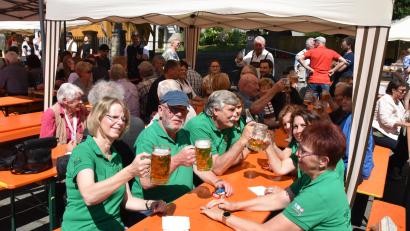 Bild: hcz
Eine Gruppe des Obst- und Gartenbauvereins beim CSU- Ortsteilfest in Tröglersricht