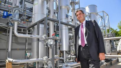 Bild: Florian Miedl/fph
Ministerpräsident Markus Söder versprach beim Besuch in Wunsiedel, mit dem Future-Energy-Lab einen Technologie-Campus zu entwickeln.