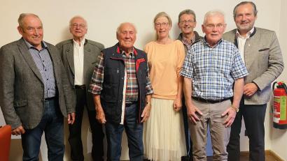 Bild: Bernd Hofmann/exb
Neuwalen beim Gesang- und Musikverein Nabburg: Beirat Hans Butz, Chorleiter Wulf-Dieter Hörmann, Kassenprüfer Martin Kleierl, Schriftführerin Sigrun Poschenrieder, Kassier Manfred Seibert, Vorstand Arnold Richthammer und Bürgermeister Frank Zeitler (von links) zeigt unser Bild.
