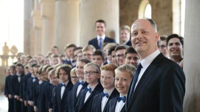 Bild: Mila Pavan/exb
Leiter Martin Lehmann und der Windsbacher Knabenchor.
