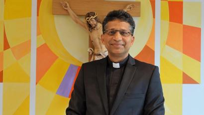 Bild: wro 
Pfarrer Joseph heißt mit bürgerlichem Namen Thankachan Puthiyedath. Der Vinzentinergeistliche der Pfarreiengemeinschaft Fuchsmühl-Friedenfels feiert am 11. Juni sein 25. Priesterjubiläum.