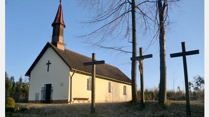 Bild: sh
Die Sebastianikapelle im Buchbergdorf Kemnath, im Volksmund auch Pestkapelle genannt, wird heuer 200 Jahre alt. Sie ist die älteste der 15 Kapellen in der Großgemeinde Schnaittenbach.