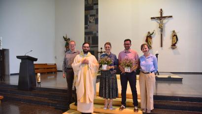 Bild: Reiner Hoffmann/exb
Aus dem Poppenrichter Pfarrgemeinderat verabschiedet (von links): Pfarrgemeinderats-Sprecher Reiner Hoffmann, Pfarrer Dominik Mitterer, Martina Böhm, Matthias Scholz und Gemeindereferentin Regina Probst.