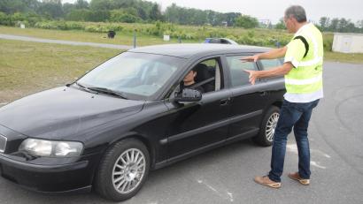 Bild: fz
Fahrausbilder Henry Lottner wacht akribisch über die einzelnen Fahrübungen.