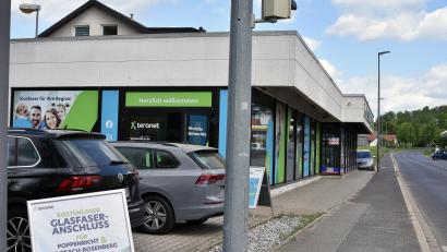 Bild: Stephan Huber
Teranet hat im früheren Autohaus Raschke in der Bayreuther Straße seinen Info- und Verkaufsshop eingerichtet. Nach den Pfingstferien will der Internetanbieter nochmals mit einem öffentlichen Info-Abend in die Offensive gehen.