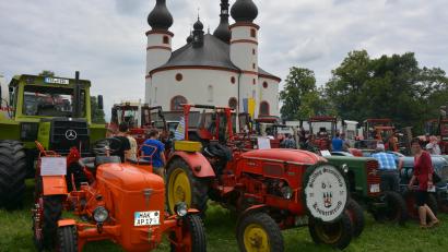 Bild: jr
Das letzte Bulldogtreffen auf der Kappl fand 2019 statt, heuer gibt es als Neuauflage das 5. Bulldogtreffen des Oldtimer-Bulldog-Stammtisch Münchenreuth. Vor drei Jahren gab es 130 alte Dieselrösser zu bewundern. Das Bulldogtreffen ist in das Kapplfest mit eingebunden.