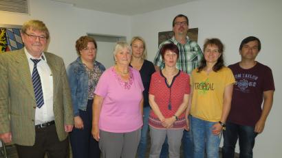 Bild: adj
Vorsitzender Hans Kneißl (links) zeichnet die Jubilare für langjährige aktive Mitgliedschaft aus.