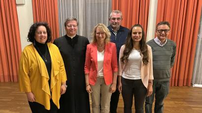 Bild: Verena Ziegler/exb
Das Vorstandsteam des Seelsorgebereichsrats Auerbach-Pegnitz bilden (von links) Vorsitzende Sonja Schwemmer, Leitender Pfarrer Marek Flasinski, Vorsitzende Regina Schrembs, Pfarrer Josef Hell, stellvertretende Vorsitzende Sabrina Kallus und Pastoralreferent Richard Cholewa.
