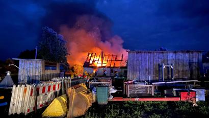 Bild: Florian Schlegel/Kreisbrandinspektion Amberg-Sulzbach
In Ödgötzendorf ist es am Donnerstag zu einem Brand gekommen. Rund 100 Einsatzkräfte der Feuerwehr, Polizei und des Rettungsdienstes waren im Einsatz.