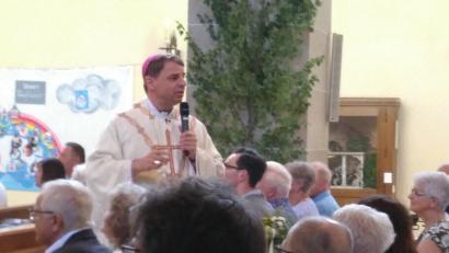 Bild: mma
Der Passauer Bischof Stefan Oster ging bei seiner Predigt auf Augenhöhe mit den Gläubigen.