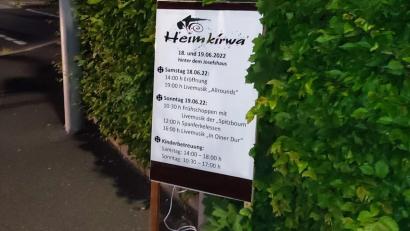 Bild: Andreas Stümpfl/exb
Gut gemeint, jedoch nicht gut gemacht: Wie hier an der Meisterkreuzung haben die Georgspfadfinder mehrere Werbeplakat in Sulzbach-Rosenberg für ihre Heimkirwa aufgehängt. Doch das war nicht zulässig, weil das Plakat "im Umfeld von Verkehrszeichen" montiert war.