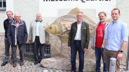 Bild: Stadt Tirschenreuth/exb
Um den Förderverein Oberpfälzer Fischereimuseum wiederzubeleben, lud die Stadt zu Vorstandswahl und Jahreshauptversammlung. Im Bild: (von links) die Vereinsmitglieder Franz Krapf, Gerhard Graser, Rudi Schmidt sowie die Vorstandsmitglieder Franz Stahl, Thomas Beer und Nico Wiesend. 	Bild: Stadt Tirschenreuth/exb