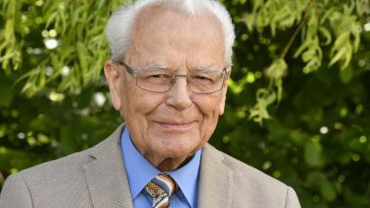 Bild: Petra Hartl
Erich Birzer, ehemaliger Bürgermeister von Neukirchen, feiert seinen 85. Geburtstag.