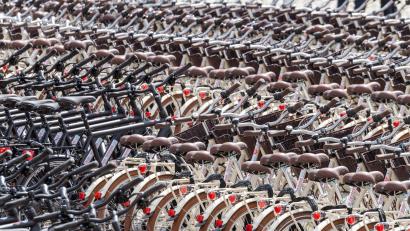 Symbolbild: Robert Michael
Eine "Phantomfirma" hat 800 Fahrräder im Wert von mehr als 1,6 Millionen Euro entwendet.