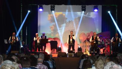 Bild: bey
Die "Kastelruther Spatzen" mit Norbert Rier gastierten in der Nordgauhalle.