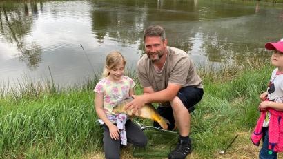 Bild: soj
Selbst die Kleinen freuten sich über ihren Fang. Den Kinder sollte beigebracht werden, dass es sich bei einem Fisch um ein wichtiges Nahrungsmittel handelt.
