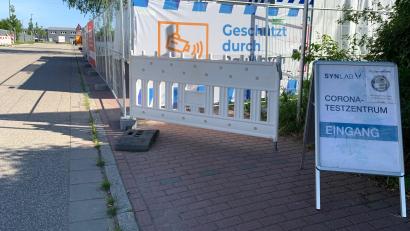 Bild: Gabi Schönberger
Das Testzentrum der Stadt Weiden und des Landratsamts Neustadt/WN auf dem Weidener Festplatz hat trotz Feiertag am Donnerstagvormittag geöffnet.