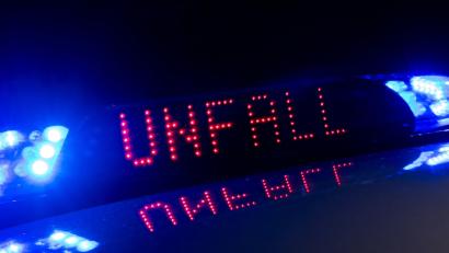 Symbolbild: Monika Skolimowska/dpa
Nach einem Unfall in Schnaittenbach ist die Amberger Polizei auf Zeugen angewiesen.