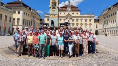 Bild: bk
Die Siedlergruppe Weiherhammer vor dem Schloss in Ludwigsburg.