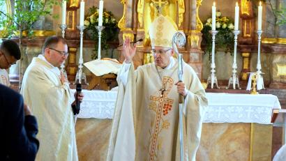 Bild: bkr
Zum ersten Mal kam ein Regensburger Diözesanbischof in die Kirche zur Heiligen Dreifaltigkeit auf dem Armesberg.