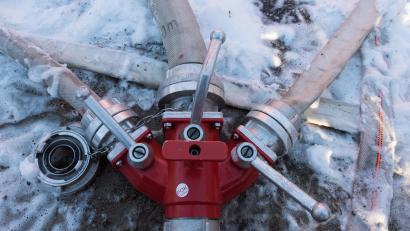 Symbolbild: Patrick Seeger/dpa
60 Feuerwehrleute waren in der Nacht auf Donnerstag, 16. Juni, wegen eines Feuers an einem Schuppen und einem Familienhaus im Einsatz,