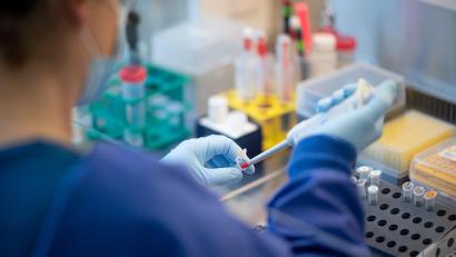 Symbolbild: Daniel Reinhardt/dpa
Im Landkreis Tirschenreuth gab es innerhalb einer Woche 331 positive Coronatests.