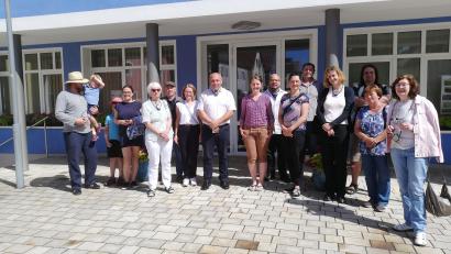 Bild: gmü
Die tschechischen Gäste fühlen sich in Kohlberg sichtlich wohl (Mitte von links): Bürgermeisterehepaar Alexandra und Gerhard List, Museumspädagogin Zuzana Verešová und Projektleiter Charles Herold.