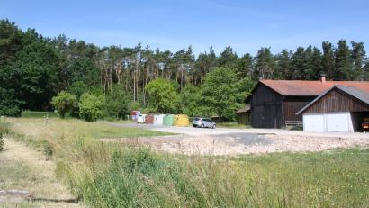 Bild: bjp
Das "Merker-Haus" ist Vergangenheit - in wenigen Jahren wird hier das Gerätehaus der Feuerwehr Burkhardsreuth stehen.