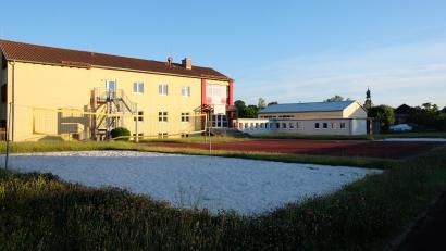 Bild: do
Als denkbarer Standort für eine Soccer-Arena gilt das Sportgelände an der Grundschule in Oberbibrach.