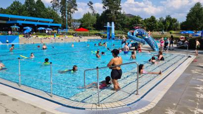 Bild: sne
744 Badegäste nutzen am ersten Tag der Öffnung des Waldbades die Freizeiteinrichtung.