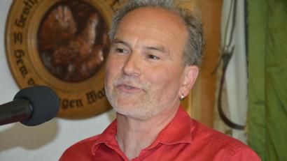 Bild: jr
Der 57-jährige Wahl-Wiesauer Karl Georg Haubelt tritt für den Landkreis Tirschenreuth und die SPD bei der Landtagswahl im September 2023 an. Er hofft auch auf die Zustimmung aus dem Landkreis Neustadt. In Pechbrunn überzeugte er die Delegierten mit seiner Bewerbungsrede.