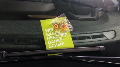 Bild: Julia Rösch/ ZV KVS Oberpfalz/exb
Für alle "Richtigparker" hatte der Zweckverband am Tag der Verkehrssicherheit eine süße Überraschung.