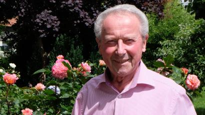 Bild: le
Noch lange nicht zur Ruhe gesetzt hat sich der 80-jährige Landwirtschaftsmeister Erich Schieder aus Ellenbach. Die Geschichtsschreibung, die Waldpflege, die Fischzucht und der Blumenschmuck zählen rund um die Uhr zu seinem Hobbys.