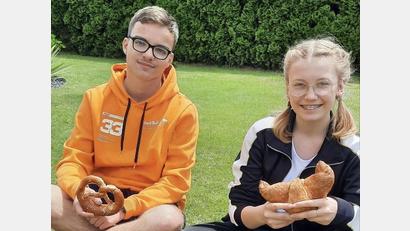 Bild: ero
Austausch auch kulinarisch: Kiliann Cappelletti aus Frankreich und Alexia Frescher tauschen elf Wochen Croissant und Brez`n.