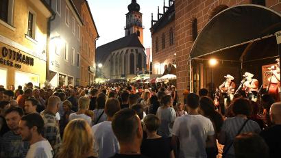 Archivbild: Petra Hartl
Ob das Altstadtfest in Sulzbach-Rosenberg wohl heuer auch wieder so voll werden wird wie auf dem Bild aus dem Jahr 2019?
