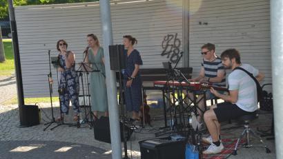 Bild: dob
Mit "Casamento" und ganz unterschiedlichen Stilrichtungen verbrachten rund 120 Zuhörer einen lauschigen Sommerabend im Generationenpark.