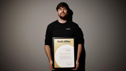 Bild: Carsten Koall
Adrian Kuhlemann wurde vom Restaurantführer "Gault & Millau" als Entdeckung des Jahres ausgezeichnet.