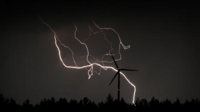 Bild: Karl-Josef Hildenbrand/dpa
In der Oberpfalz kann es am Montagmorgen zu starken Gewittern kommen.
