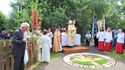Bild: Andrea Apfelbacher/exb
Bischof Remigius aus Indien zelebriert in Freihung einen Festgottesdienst.